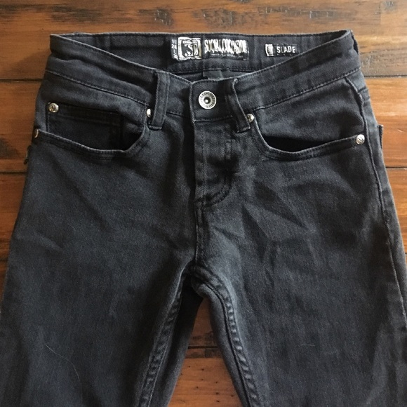 faded black jean outfit